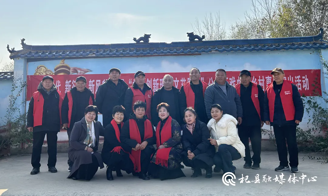 杞县“党的创新理论文艺服务”公交行戏曲进乡村惠民演出活动走进邢口镇马庄村