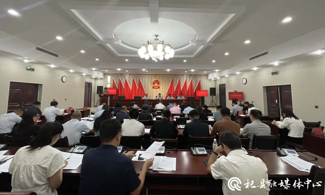 县第十五届人大常委会第十七次会议召开