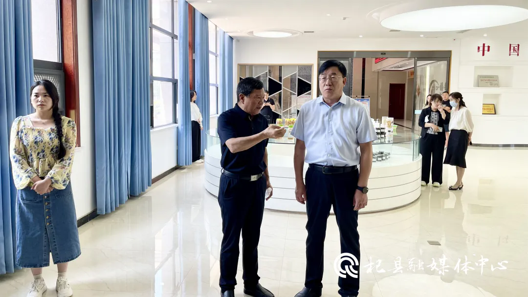 开封市人大常委会副主任黄腾深入我县调研现代食品产业链发展情况